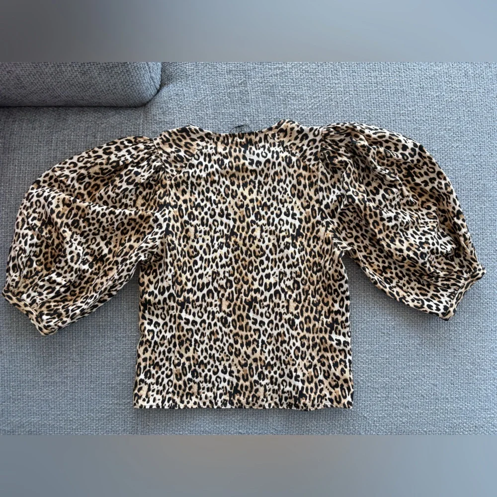 Zara Leopard Print Puff Sleeve Button Blouse - Size Small
Brand new no tag - Picture 12 of 12